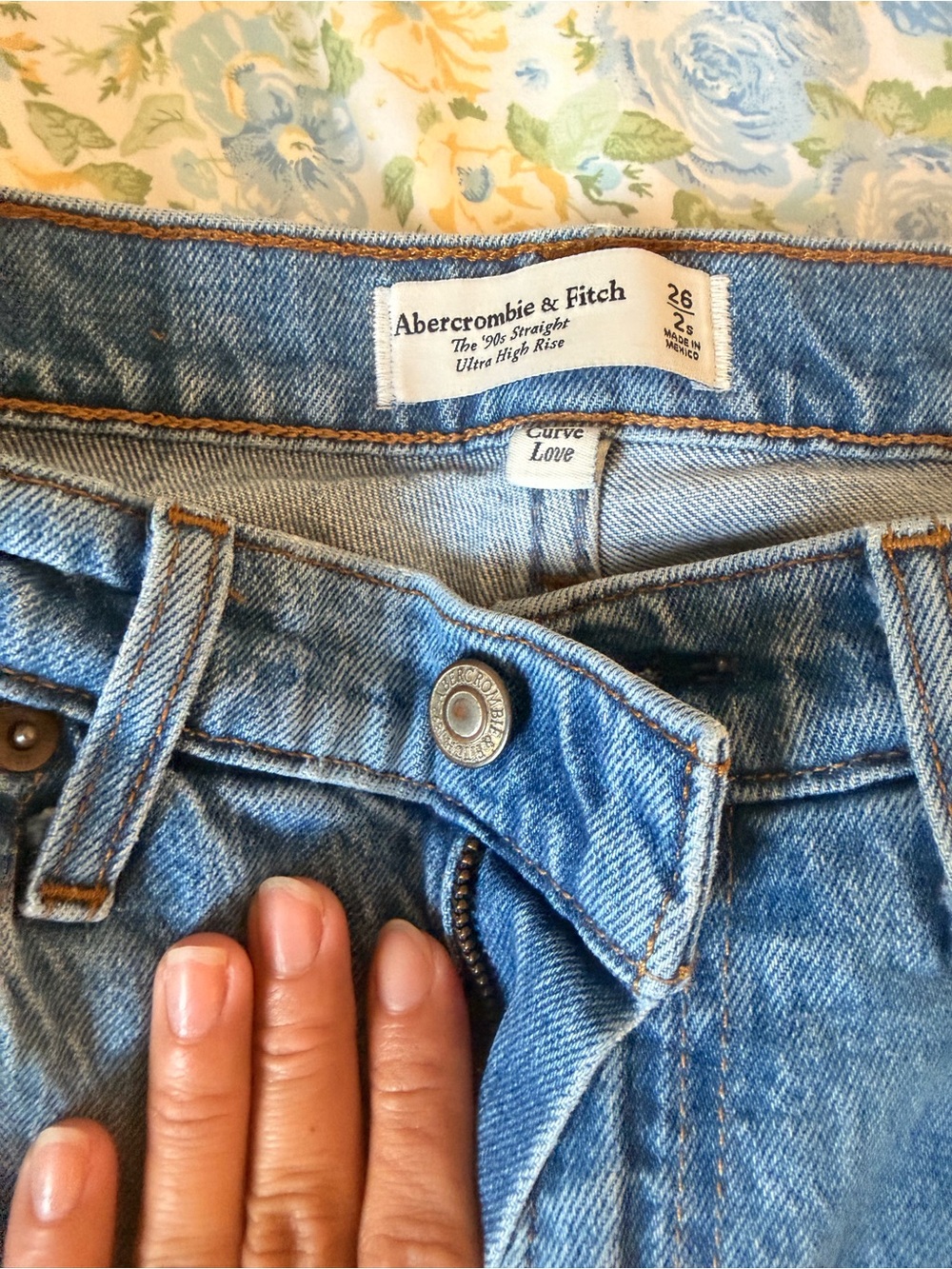 Abercrombie & Fitch Light Wash High-Rise Women's Jeans
